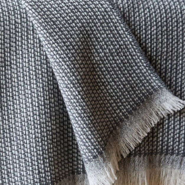 Poggio | Throw