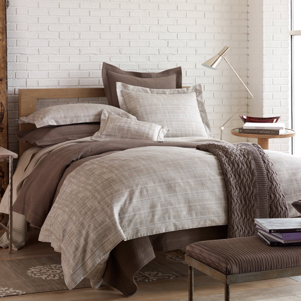 Image of Peacock Alley Biagio bedding Duvet Ensemble Linen.