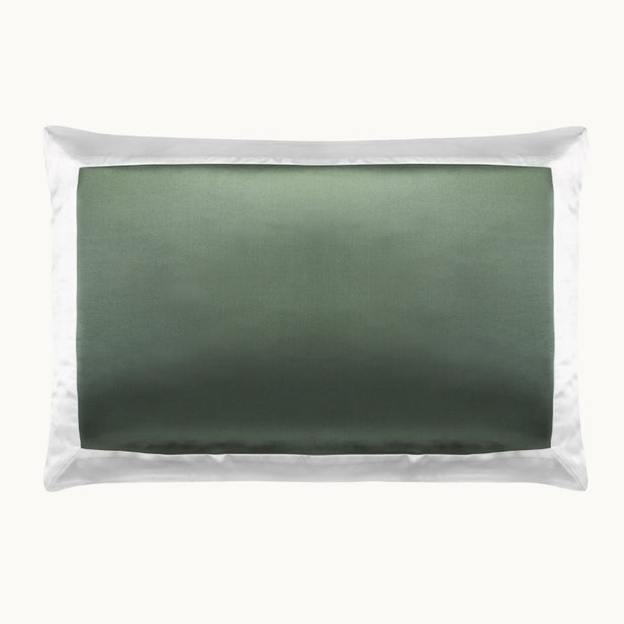Photo of the Ashdown Housewife Silk Pillowcase ensemble.