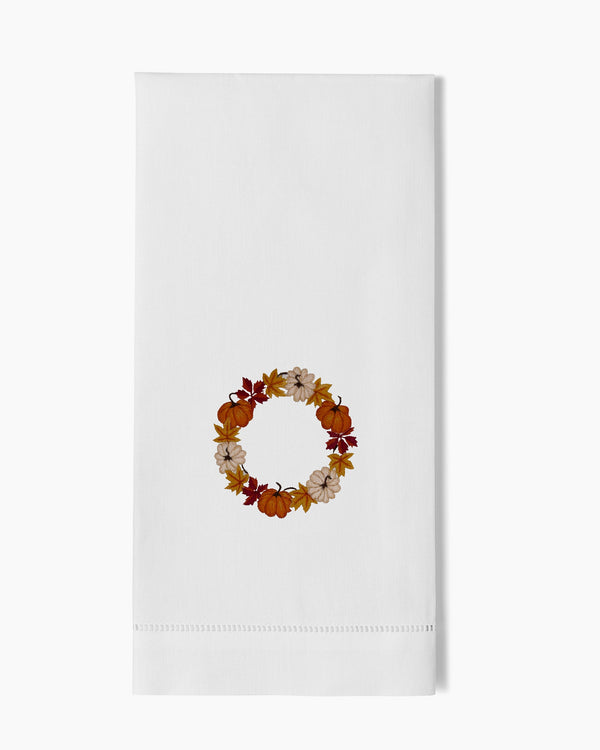 Photo of the Pumpkin Wreath Hand Towel ensemble.