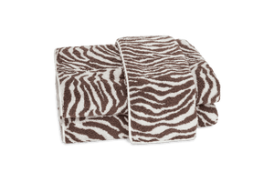 Photo of the Regine | Hand Towel ensemble.