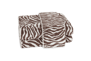 Photo of the Regine | Hand Towel ensemble.