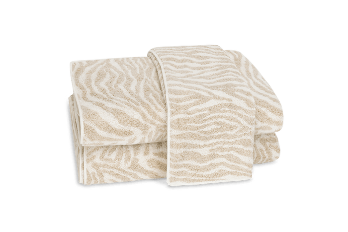 Photo of the Regine | Guest Towel ensemble.