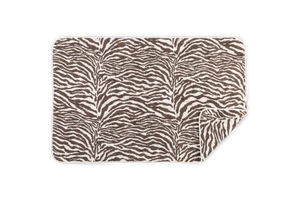 Photo of the Regine | Quilted Tub Mat ensemble.