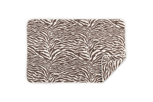 Photo of the Regine | Quilted Tub Mat ensemble.