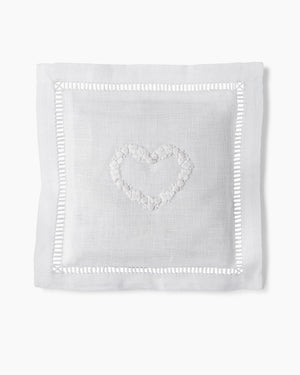 Photo of the Flower Heart White Sachet ensemble.