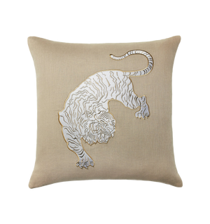Photo of the Siberian Tiger | Decorative Pillow ensemble.