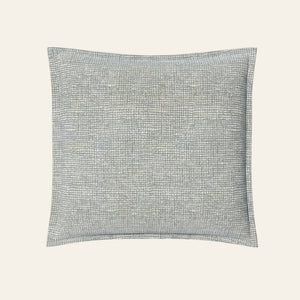 Photo of the Screen | Pillow ensemble.