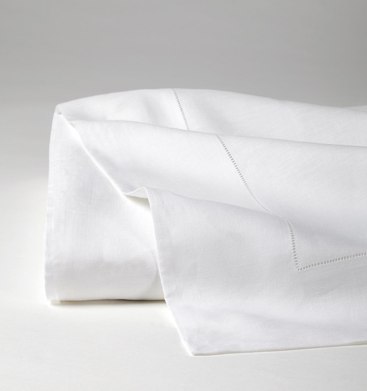 Image of Sferra Classico flat sheet.