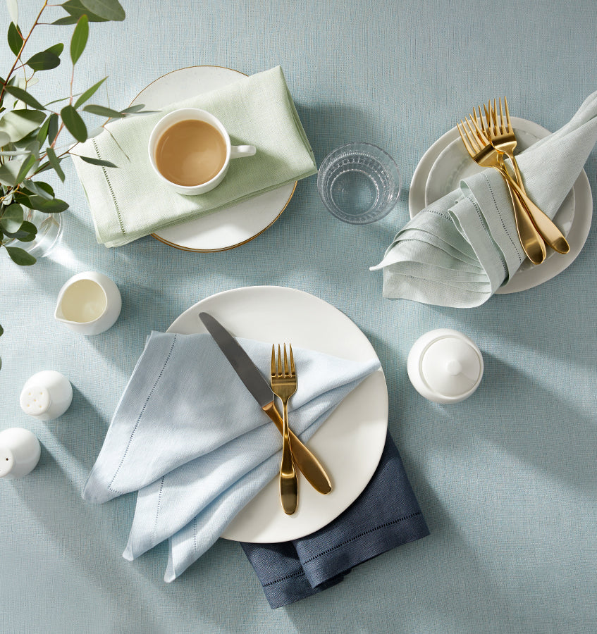 Image of Sferra Festival Tablecloth with napkins and placesettings