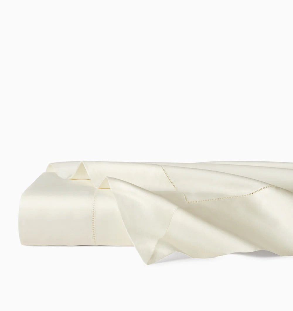 Image of Sferra Giotto flat sheet in color Ivory.