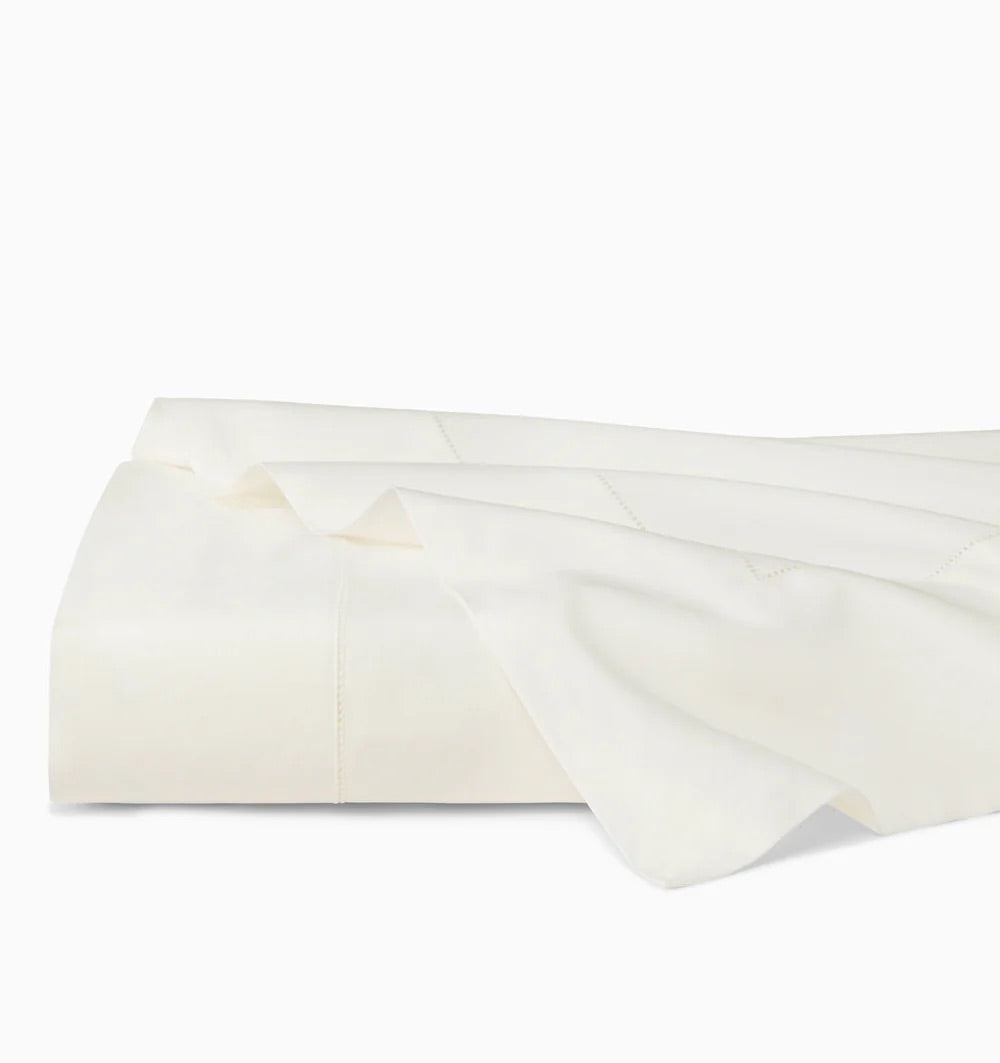 Image of Sferra Giza Percale flat sheet in color Ivory.