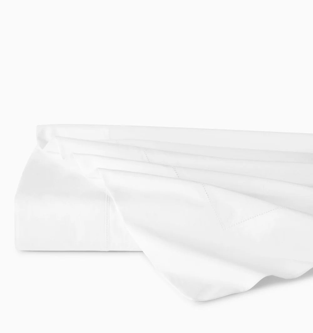 Image of Sferra Giza Percale flat sheet in color White.