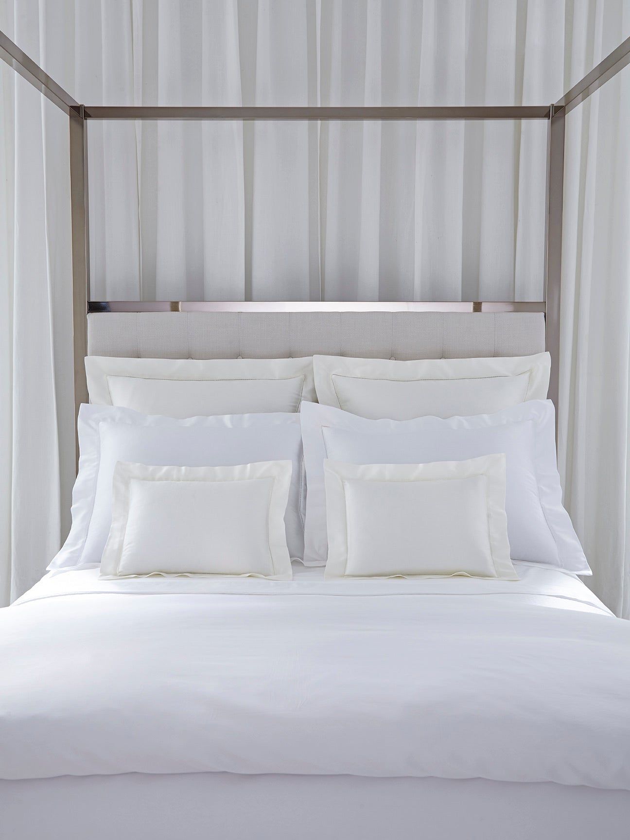 Sferra Giza 45 Sateen Pillowcase Pair - Thumbnail 5