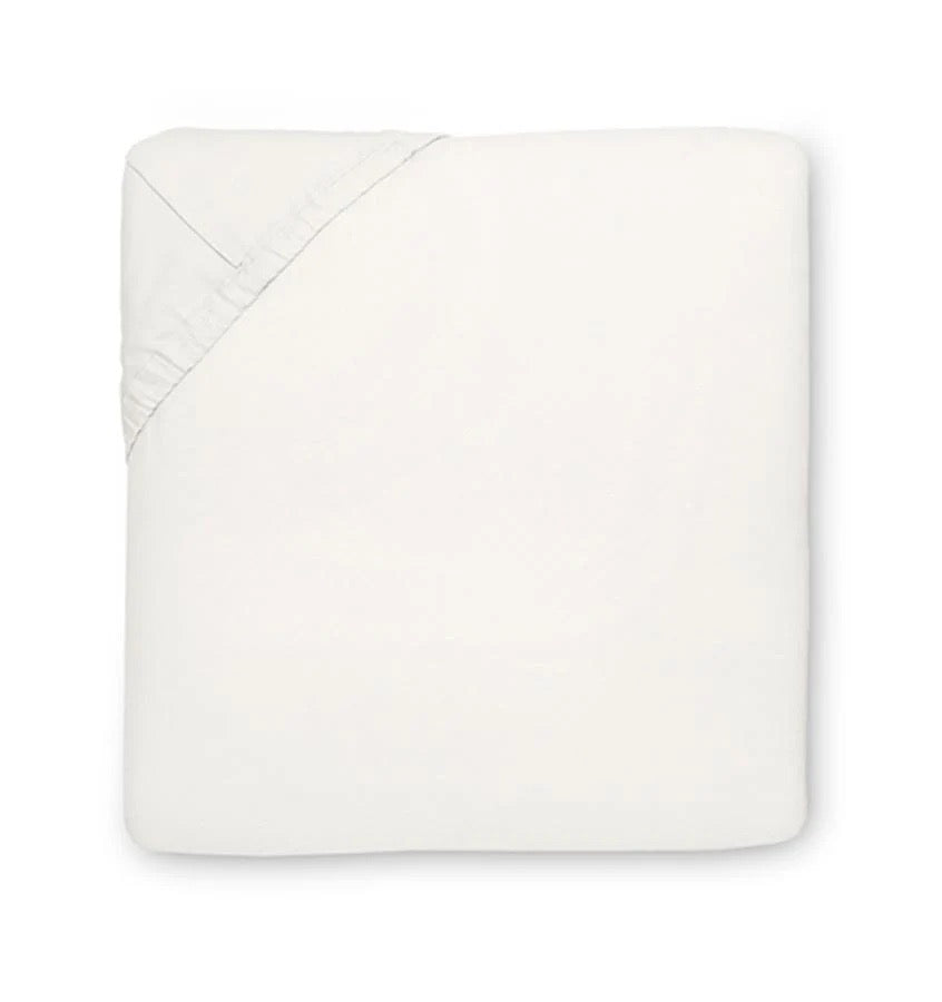 Image of Sferra Milos fitted sheet in color Ivory.