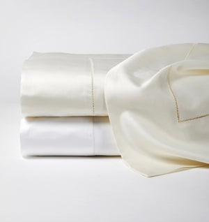 Photo of the Milos | Flat Sheet ensemble.