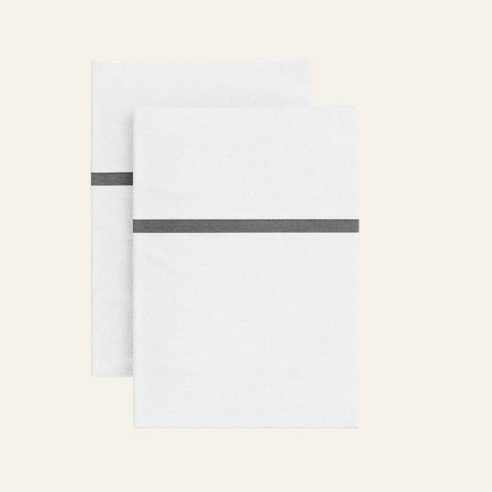 Photo of the Silk Trim | Pillowcases ensemble.