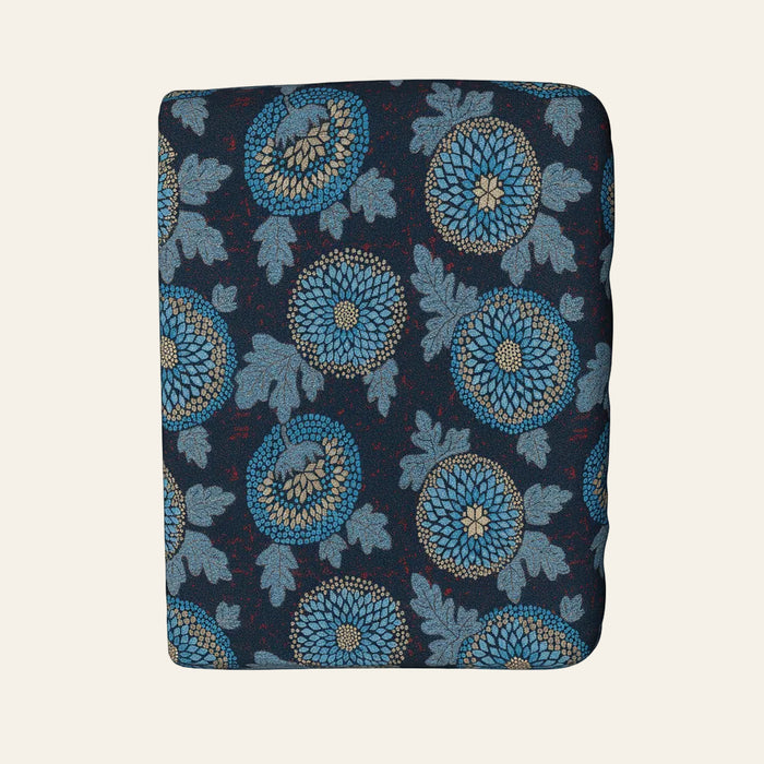 Photo of the Blossom | Throw ensemble.