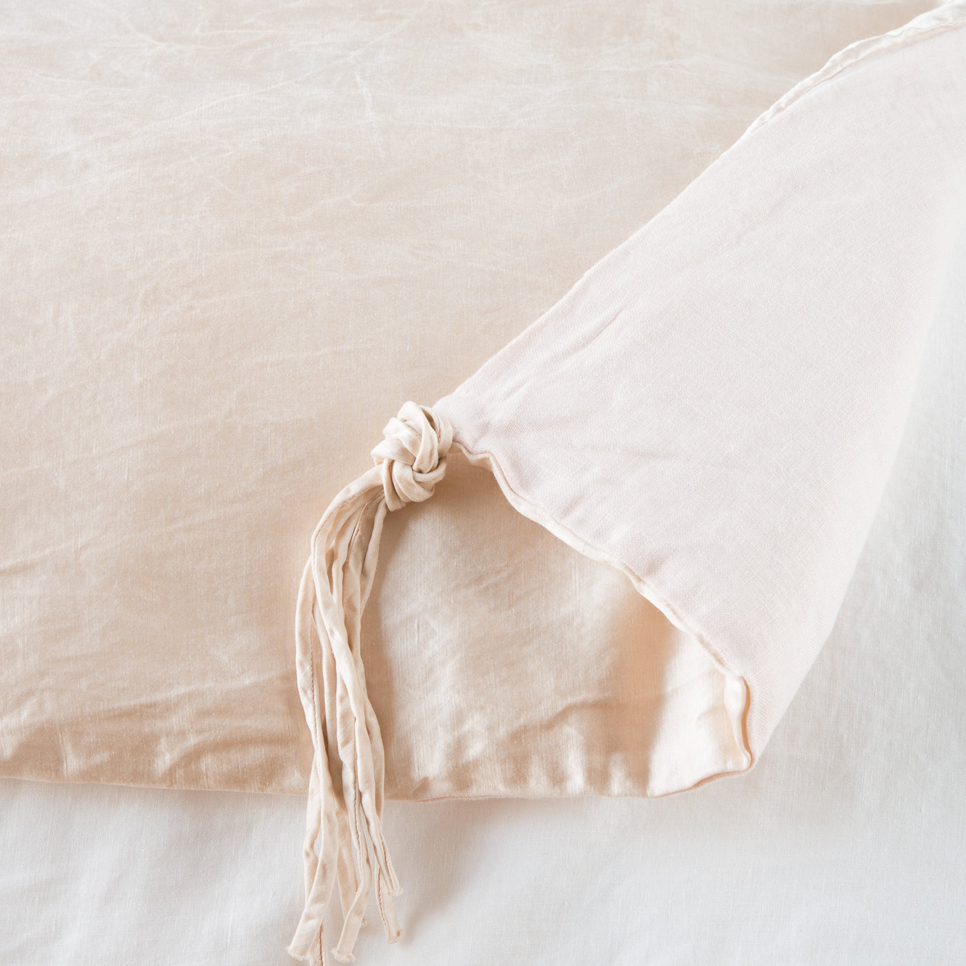 Close-up of Pearl Bella Notte Taline blanket corner with knotted tassel tie detail.