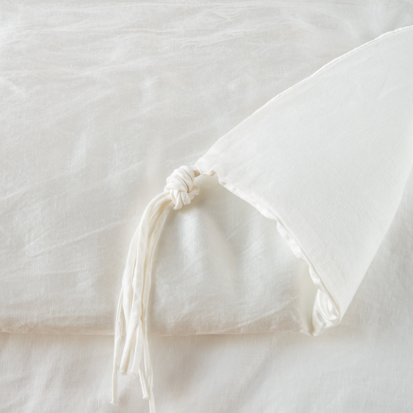 Close-up of knotted tassel tie closure on Bella Notte Taline blanket in Winter White.