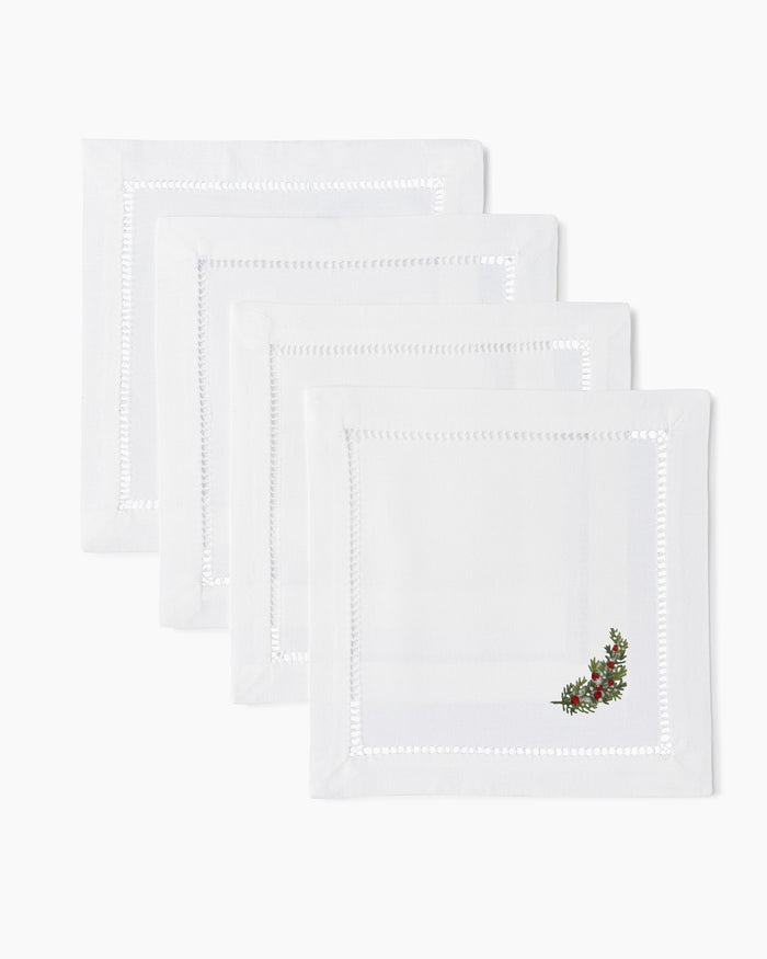 Photo of the Wreath Snow Cocktail Napkins ensemble.