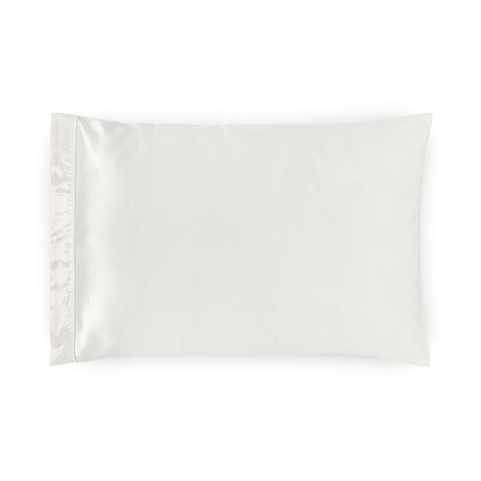 Photo of the Maria Pillowcase Pair ensemble.