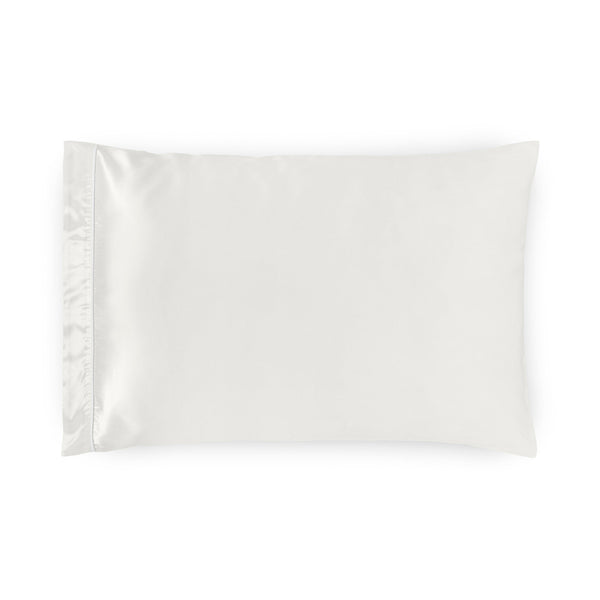 Photo of the Maria Pillowcase Pair ensemble.