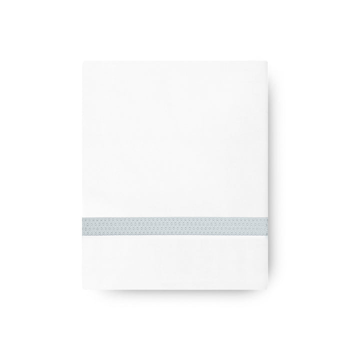 Photo of the Sonia Flat Sheet ensemble.