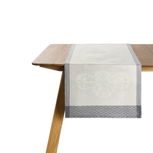 Photo of the Évasion Céleste | Table Runner ensemble.