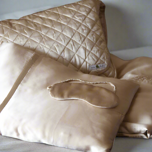 Photo of the Classic Silk Travel Set ensemble.