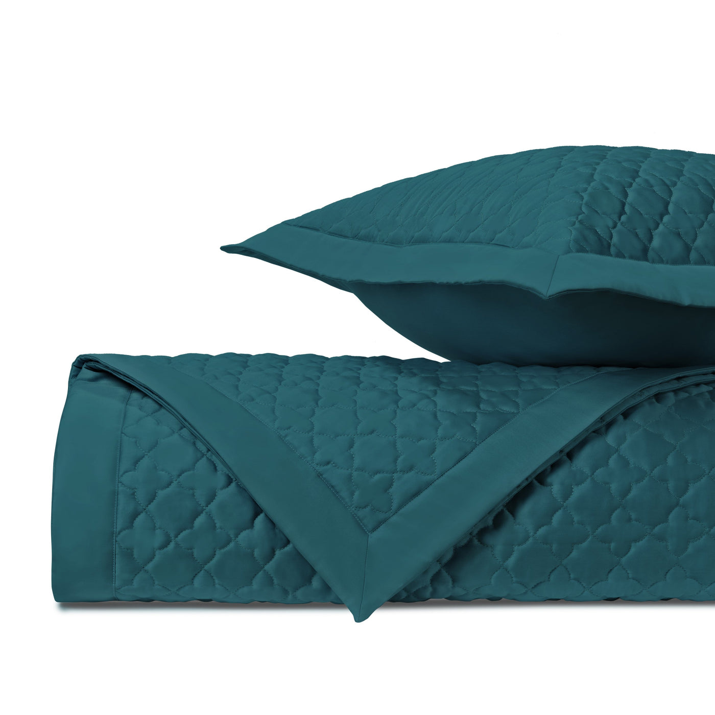 Teal quilted texture close-up showing diamond clover pattern and contrast flange edge.