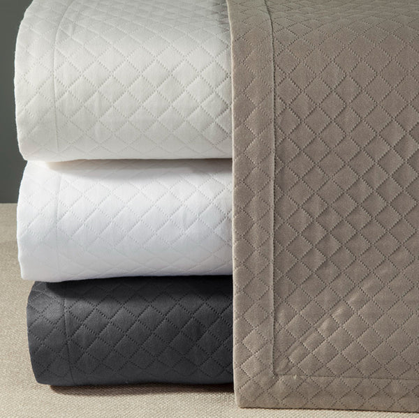 Photo of the Diamante | Coverlet ensemble.