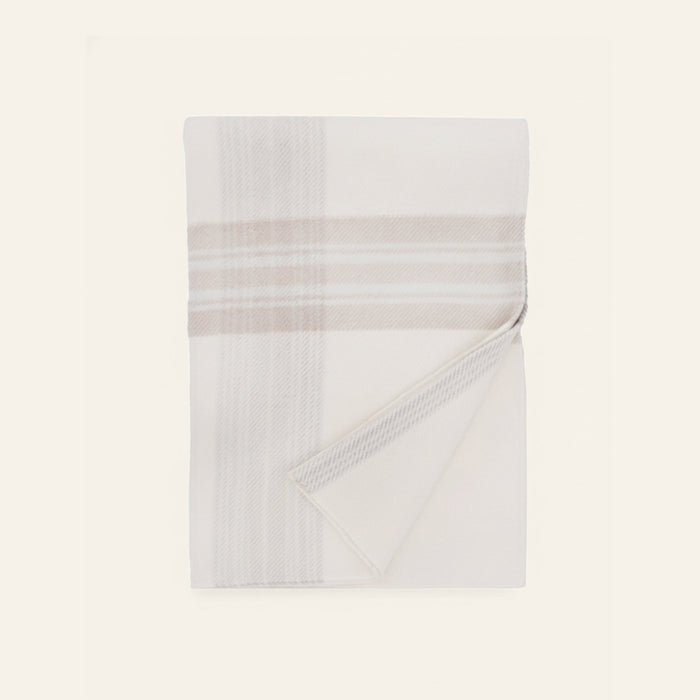 Photo of the Geneva | Blanket ensemble.