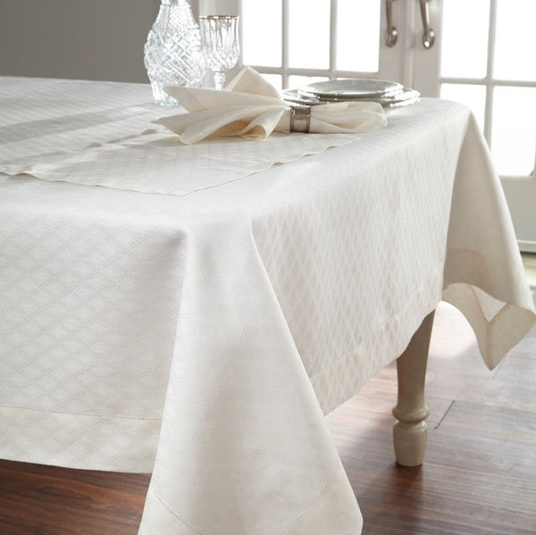 Photo of the Gracious | Dinner Napkins (Set of 6) ensemble.