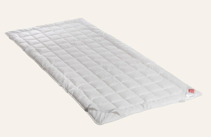 Photo of the KlimaControl Comfort | Mattress Pad ensemble.