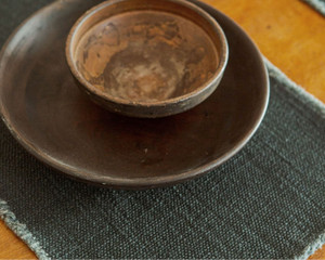 Photo of the The Jasper Place Mat ensemble.