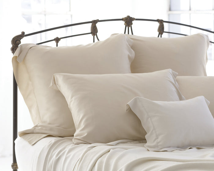 Photo of the Legna Classic | Decorative Pillow ensemble.