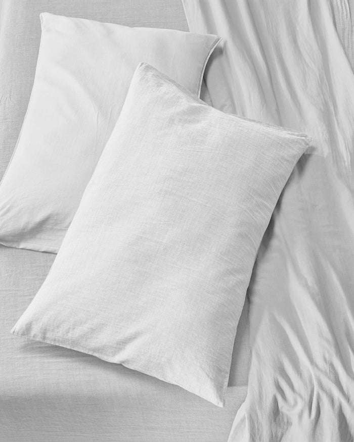 Photo of the Miro Plain | Pillowcase Set ensemble.