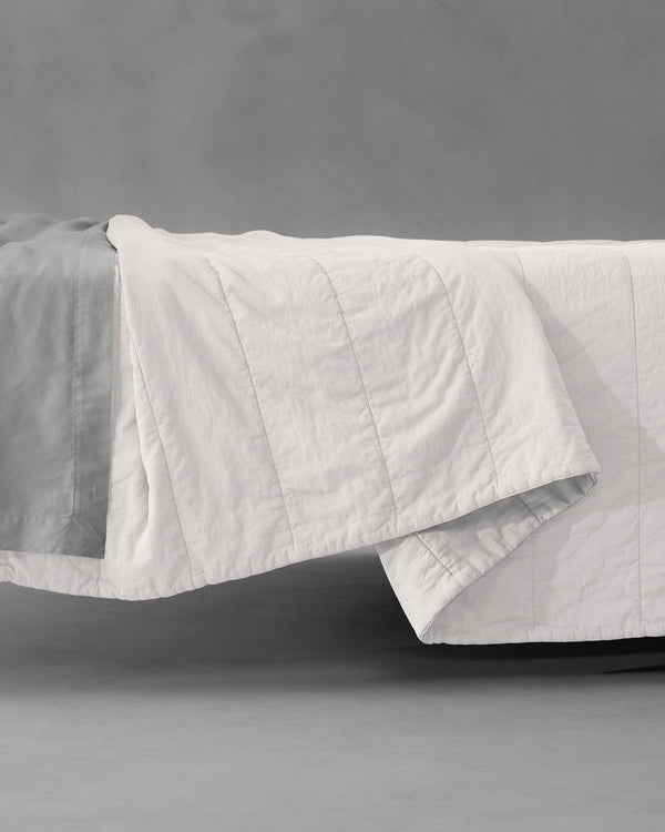 Photo of the Miro Plain | Quilt ensemble.