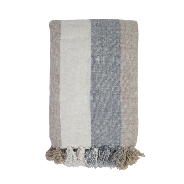 Photo of the Monterey | Blanket ensemble.