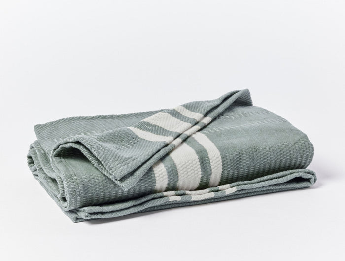 Photo of the Cirrus Supersoft | Throw ensemble.