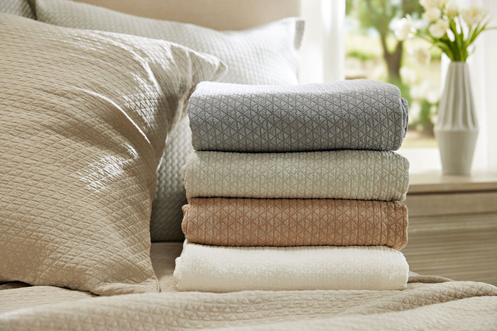 Photo of the Alassio | Coverlet ensemble.