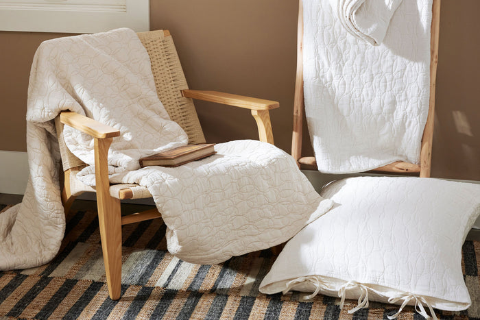 Photo of the Asti | Throw ensemble.