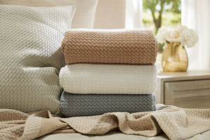 Photo of the Savona | Coverlet ensemble.