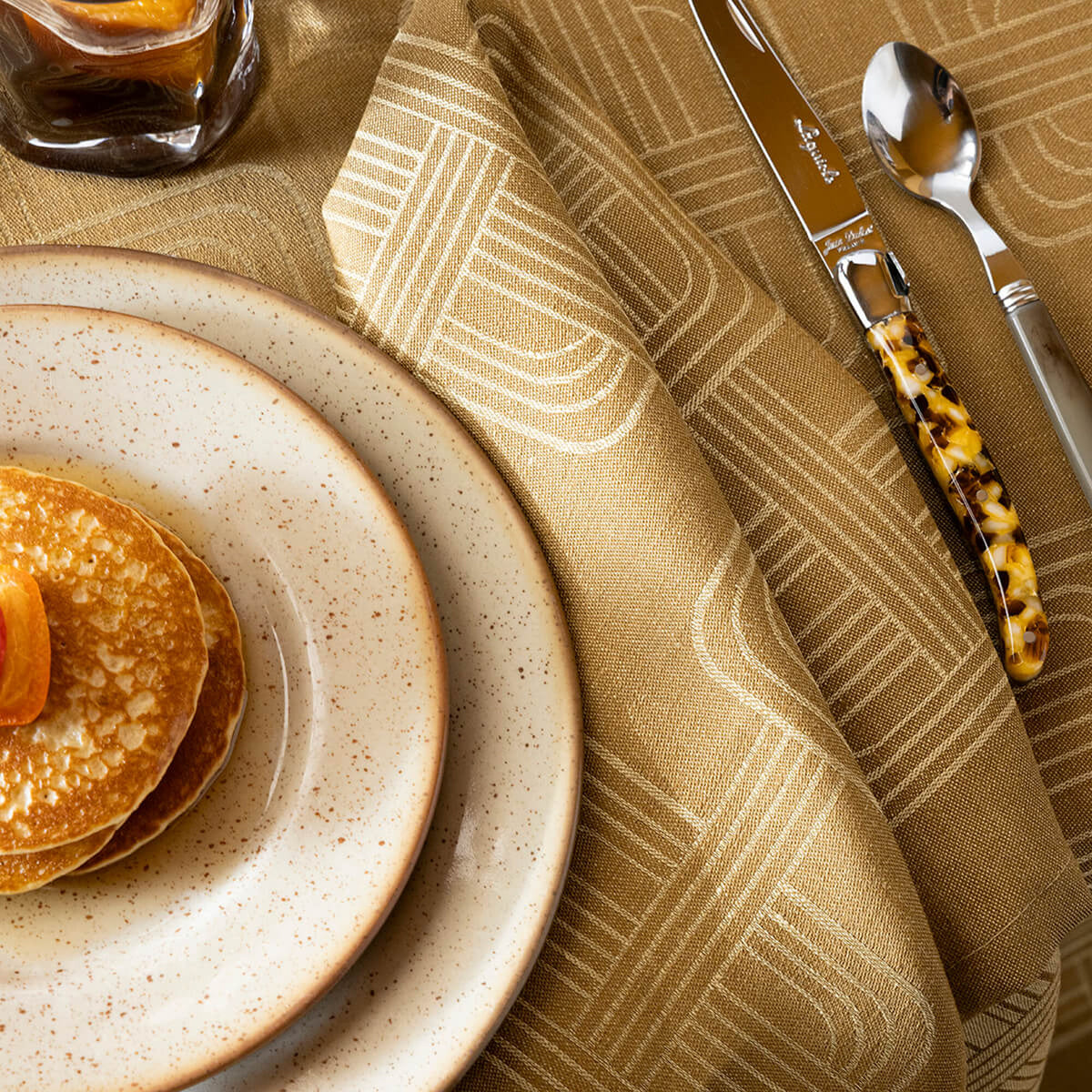Le Jacquard Français Hôtel Particulier Brown napkin styled with pancake breakfast place setting.