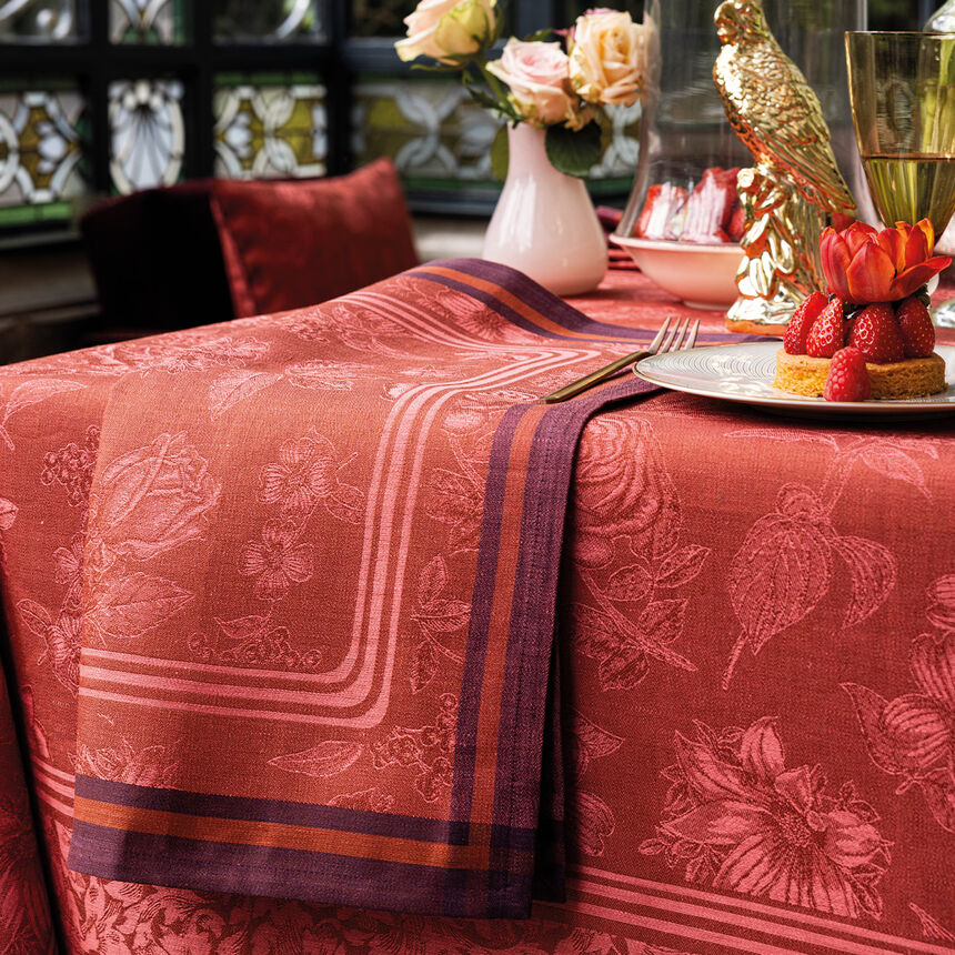 Romance | Table Runner