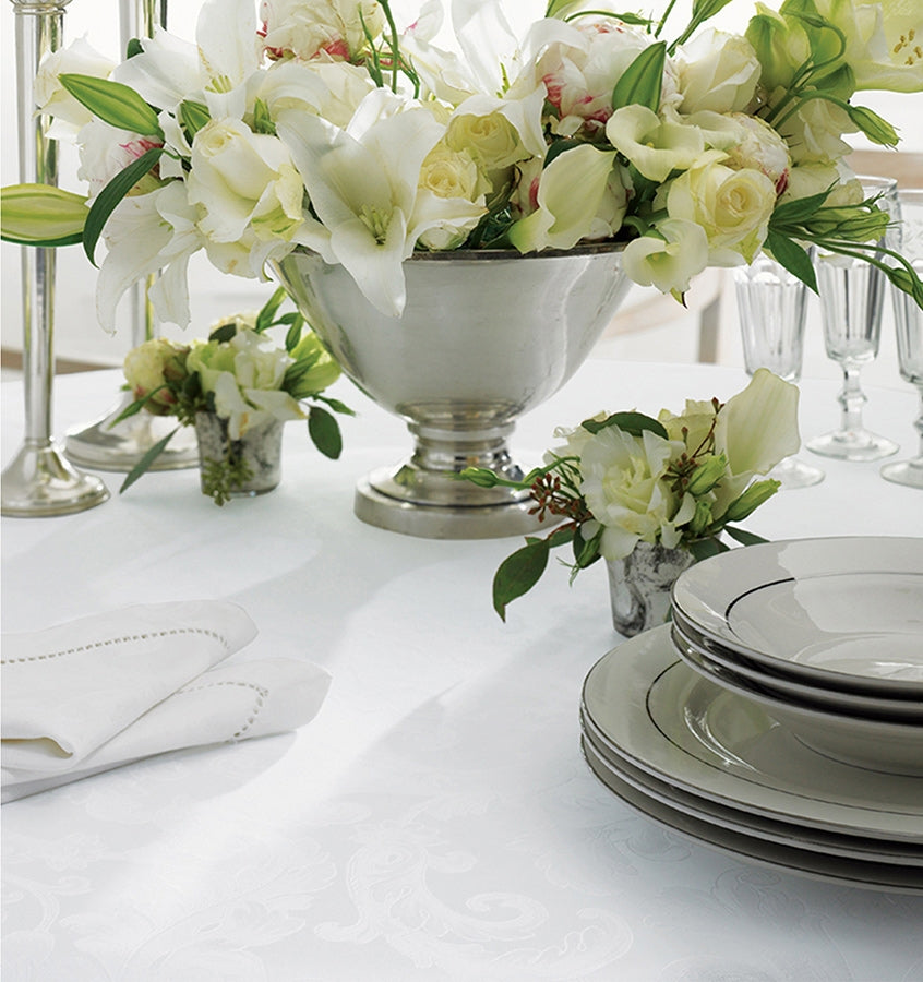 Sferra Acanthus | Table Runner Garnet