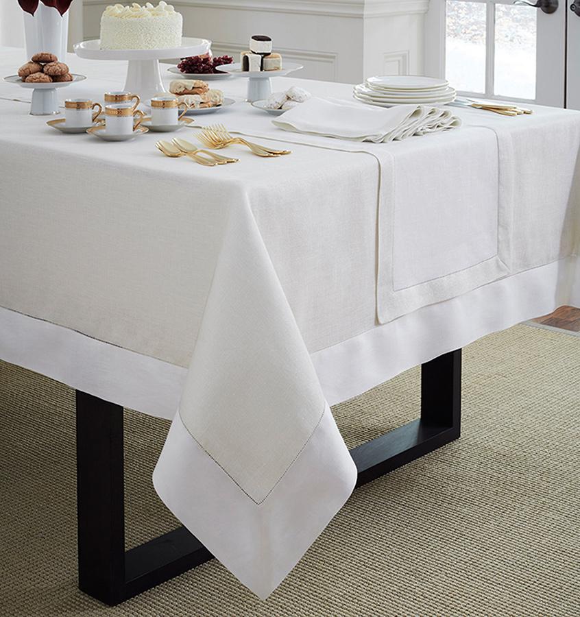 Sferra Reece | Tablecloth White/Gold