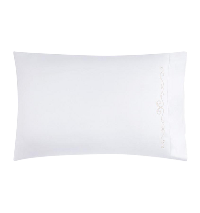 Photo of the SFERRA Giza 45 Severina | Pillowcase ensemble.