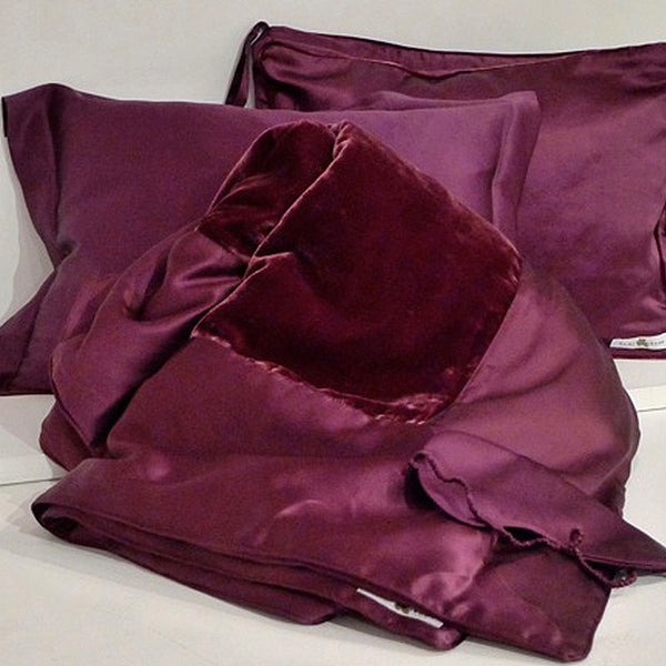 Photo of the Velvet Travel Set ensemble.